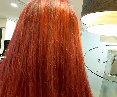 Rojos intensos en tu cabello para estas navidades